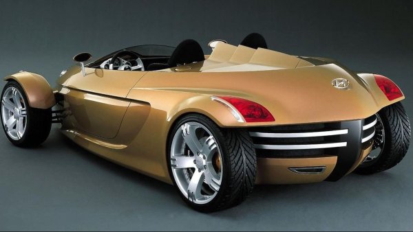 Отличителните черти на прототипа са неговият бърз и дори хищнически дизайн, както и такива необичайни решения като "мотоциклетни" крила над предните колела и врати тип "криле на пеперуда". Двулитровият двигател предлага 250 к.с., но динамичните характеристики на работещия модел по очевидни причини са, както се казва, оставени зад кулисите.
През октомври 2003 г. второто поколение NEOS е представено на автомобилното изложение в Токио. Създаден от японското дизайнерско студио на Hyundai, този кросоувър на бъдещето е проектиран да демонстрира хармонична комбинация от максимален комфорт и повишена проходимост.
